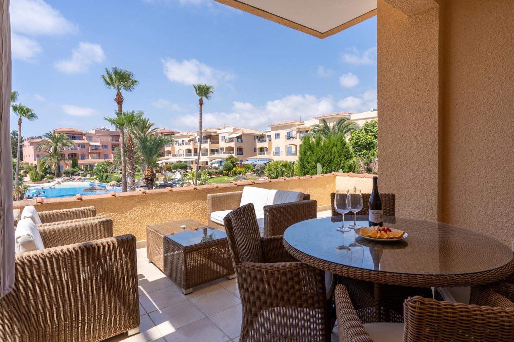 Tropical Paradise In Harbour Paphos, Central & Close To Beach Экстерьер фото